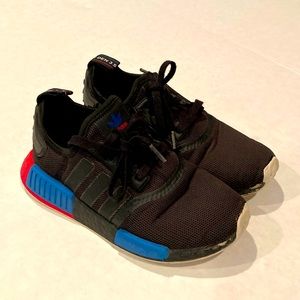 Adidas nmd boys black sneakers with blue and red detail